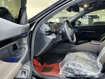 بي ام دبليو 520i 2024 9