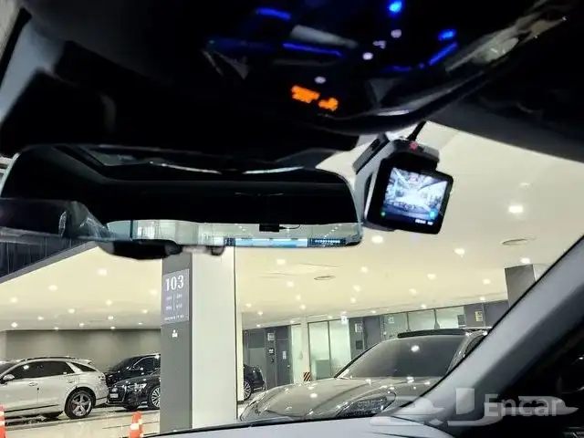 بي ام دبليو 520i 2024 18