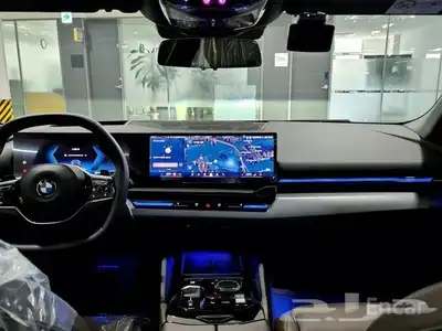 بي ام دبليو 520i 2024 8