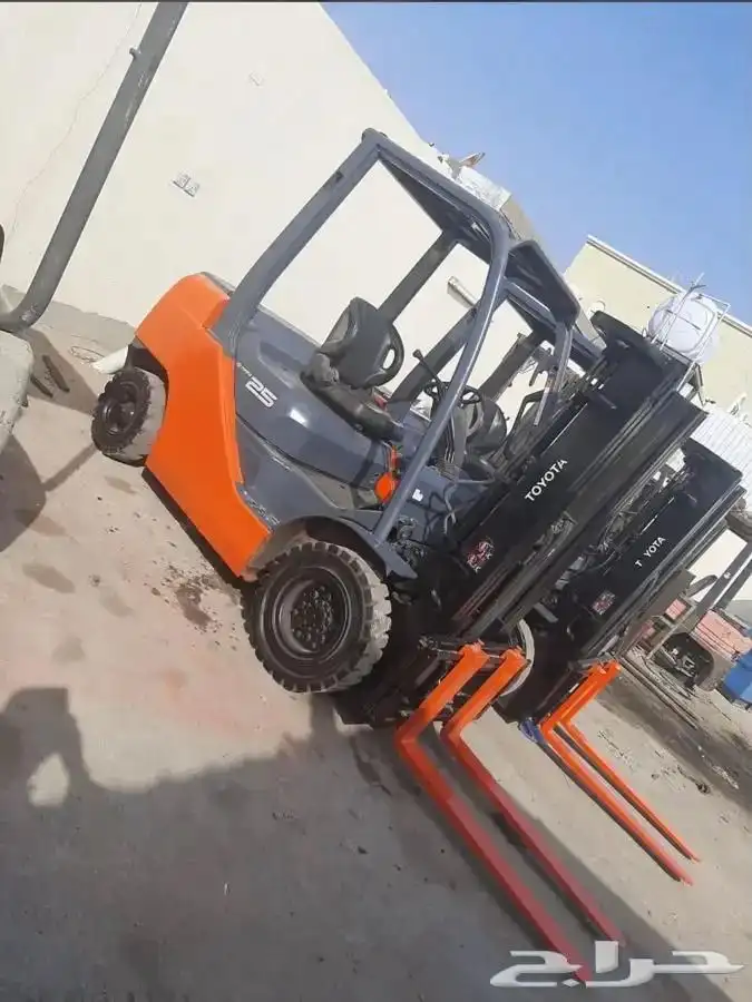 فوركلفت للايجار رافعة شوكية رافعات للايجار اليومي والشهري 13