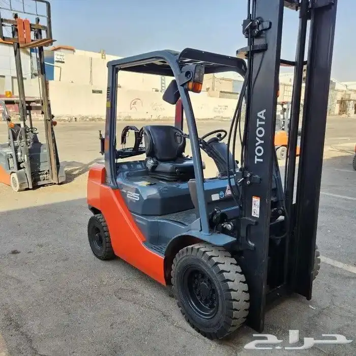 فوركلفت للايجار رافعة شوكية رافعات للايجار اليومي والشهري 6