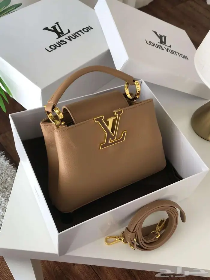 شنط نسائي LV 22