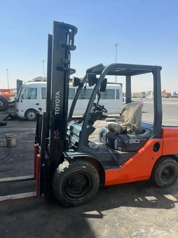 فوركلفت للايجار رافعة شوكية رافعات للايجار اليومي والشهري 11