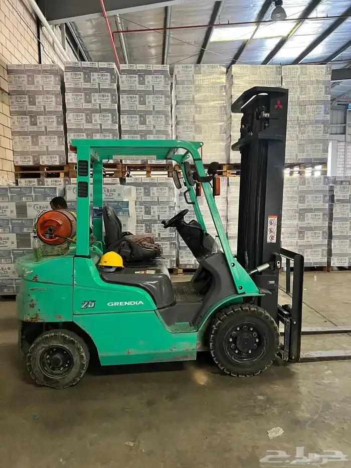 فوركلفت للايجار رافعة شوكية رافعات للايجار اليومي والشهري 4