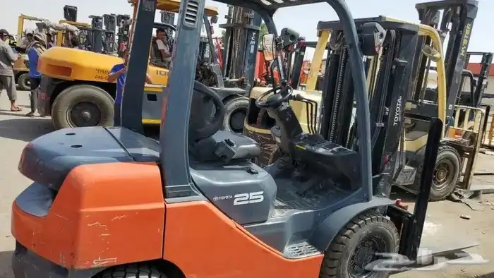 فوركلفت للايجار رافعة شوكية رافعات للايجار اليومي والشهري 9