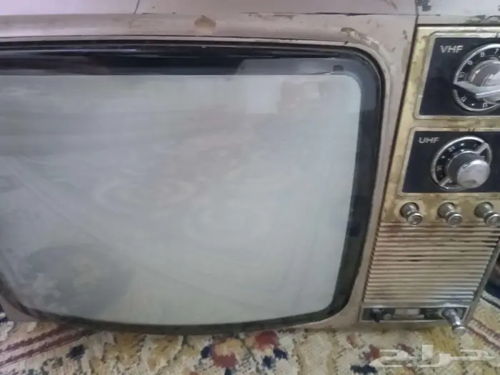 تلفاز قديم للبيع على السوم 1