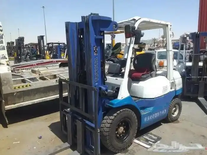 فوركلفت للايجار رافعة شوكية رافعات للايجار اليومي والشهري 18