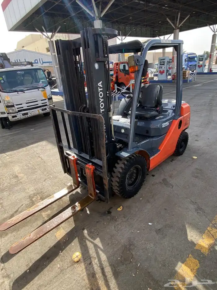 فوركلفت للايجار رافعة شوكية رافعات للايجار اليومي والشهري 0