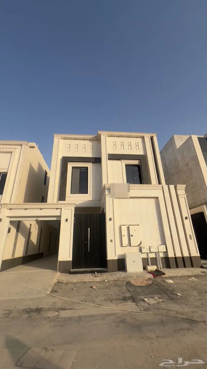 للبيع أدوار في حي الجنادرية 0
