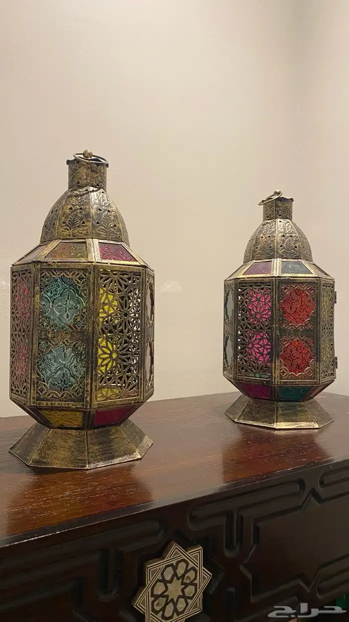 كنب مغربي خشب اوك بتطعيمات صدف ورخام مع عدة قطع وهدايا 9