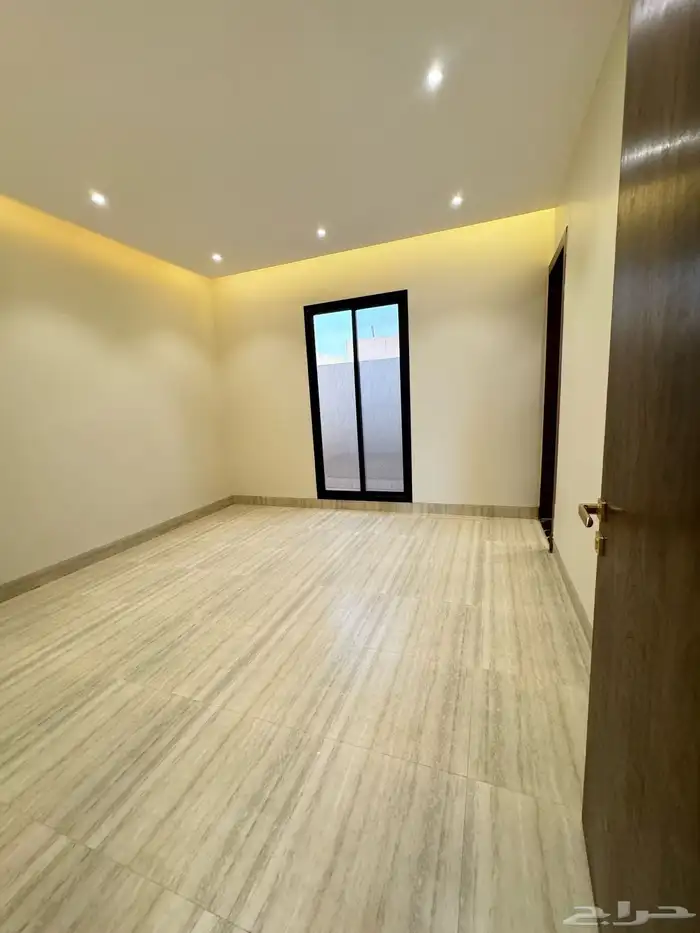 للبيع تاون هاوس تصميم كلاسكي موقع مميز 1