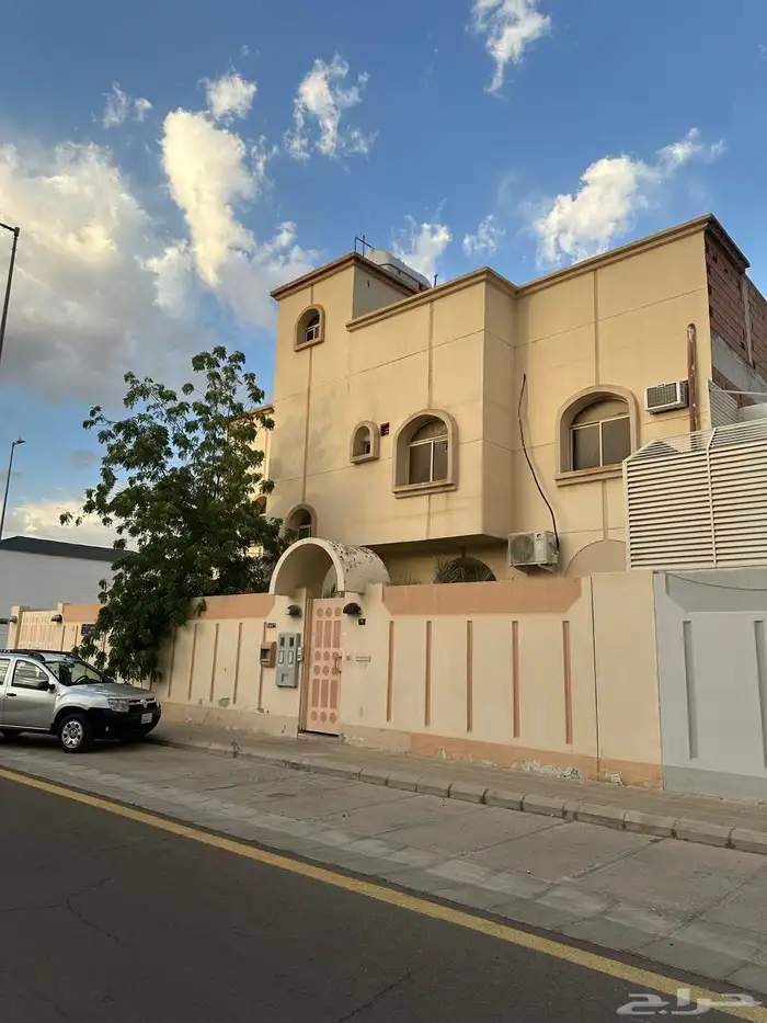 فيلا للبيع في حي الإسكان الشمالي في المدينة المنورة 4