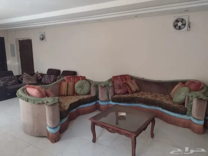 كنب مع طاولات للبيع مستعجل 2