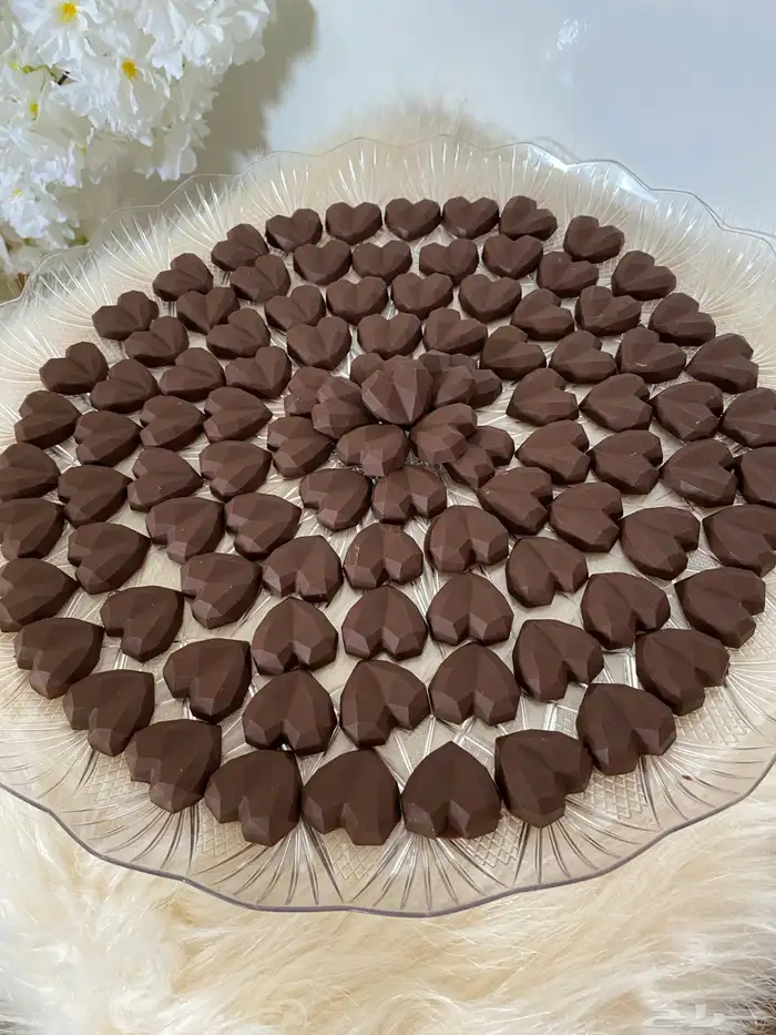 شوكلاه بأشكال متنوعة عيد سعيد مواليد   شكل سبونج بوب و قلب 2