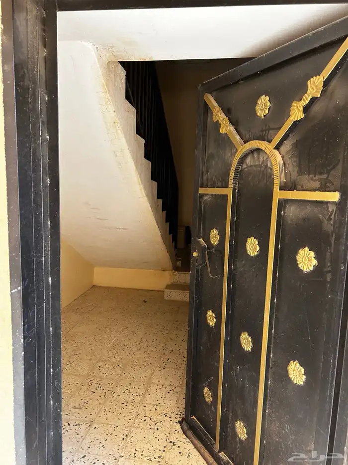 شقه غرفتين وصاله و مطبخ ودورت مياه و مجلس مع باب منعزل 1