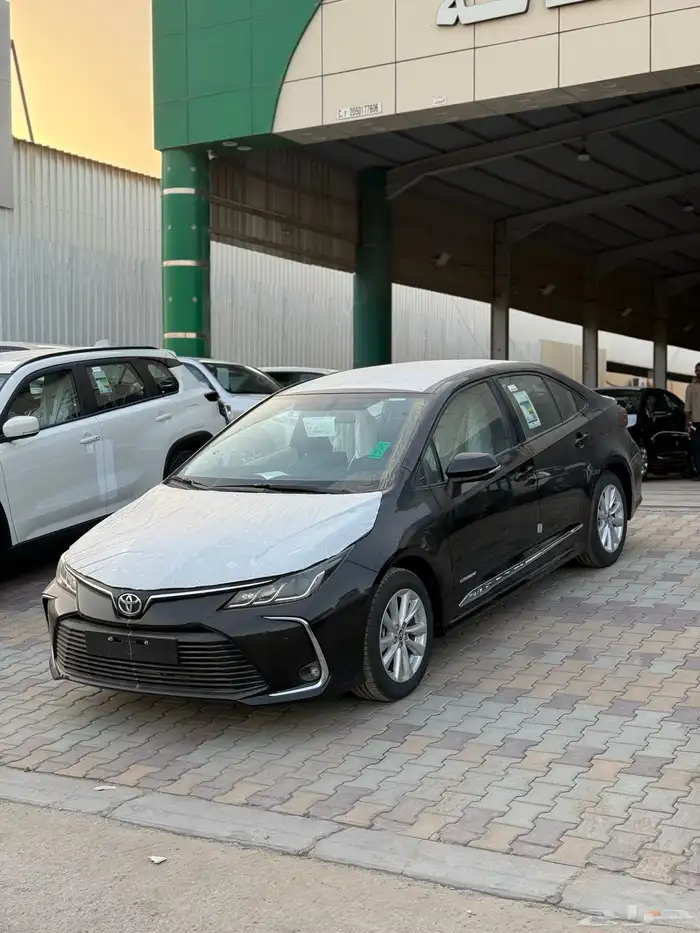 تايوتا كورولا 2025 اصفار XLi 2.0 اللون اسود 0