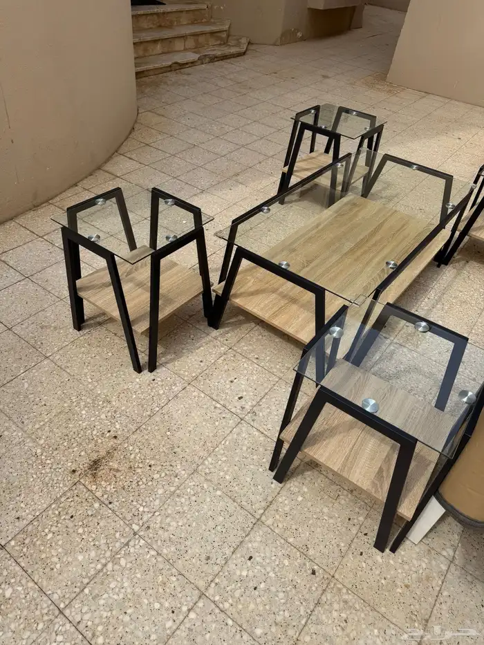 طاولة كبيرة واربع حقات خدمة سليمات ومافيه اي عيوب 0