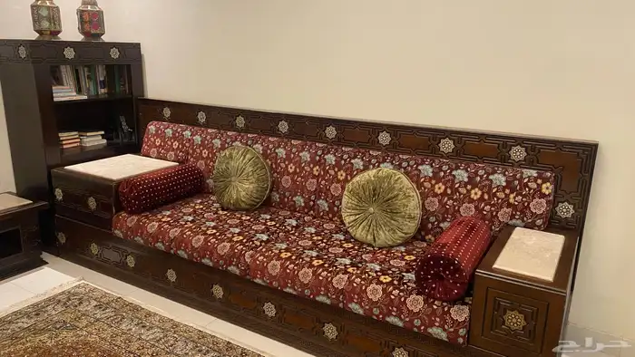 كنب مغربي خشب اوك بتطعيمات صدف ورخام مع عدة قطع وهدايا 1
