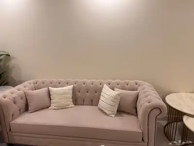 3 كنبات مع 4 طاولات طاولتين رخام وطاولتين رخام زاويه 4