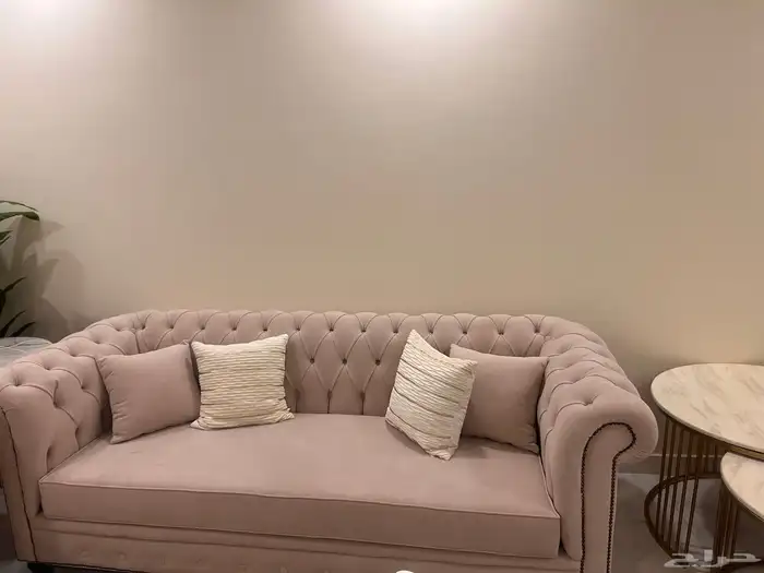 3 كنبات مع 4 طاولات طاولتين رخام وطاولتين رخام زاويه 4
