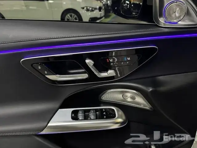 مرسيدس E300 2024 ثلاث شاشات 15