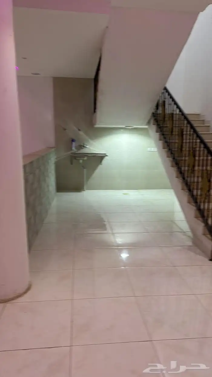 للإيجار استراحه عزاب بحي الصناعيه دورين 5