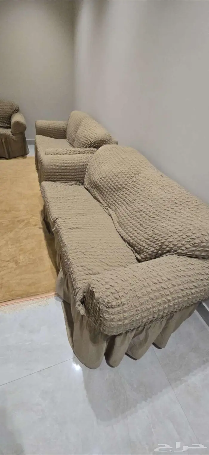 للبيع غدد 4 كنب ايكيا مع طاولات 3
