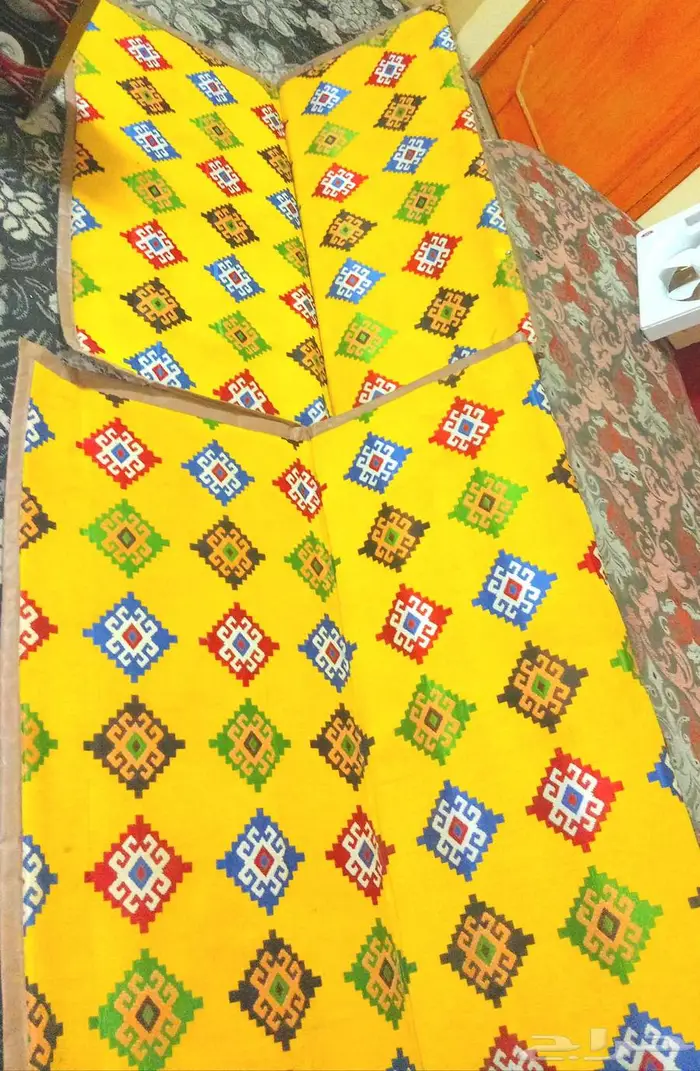 مسند ظهر للرحلات 3قطع لون واحد و2اصفر وادوات تخييم 0
