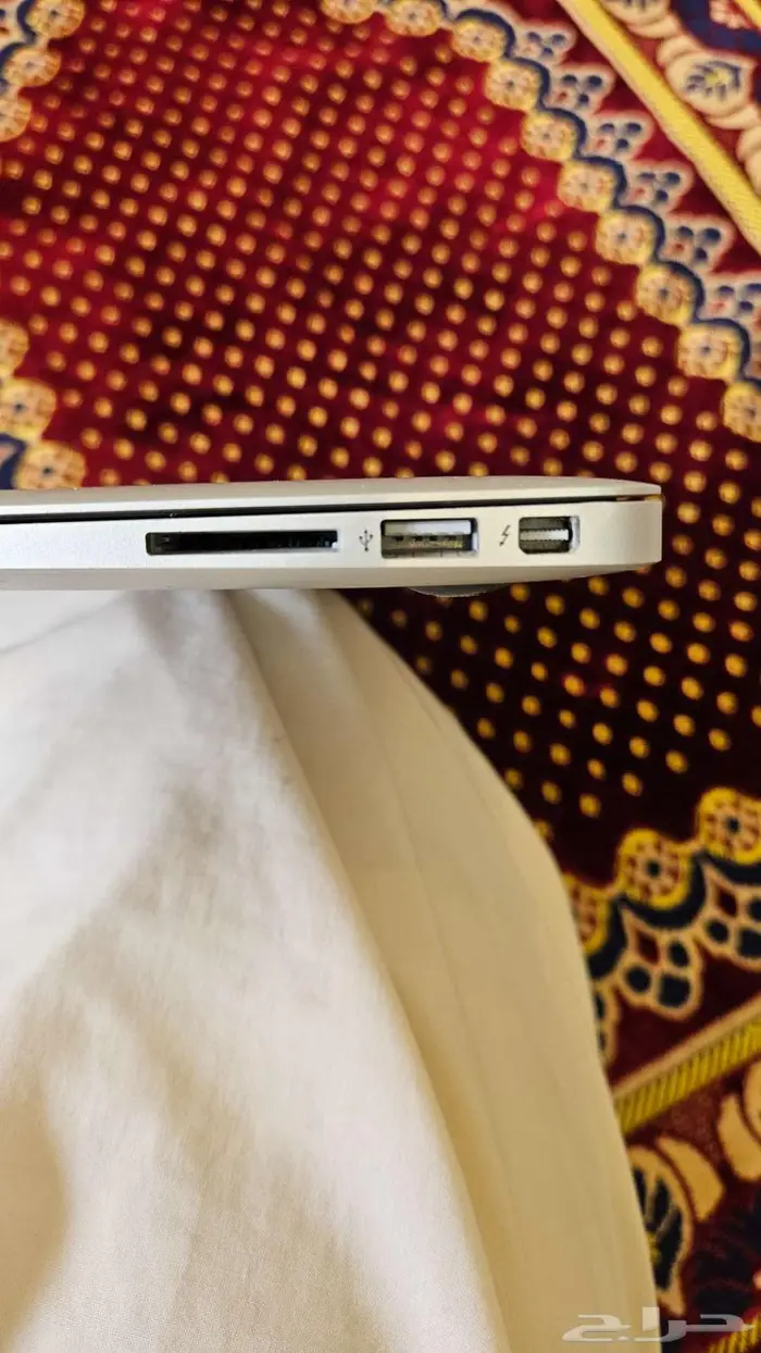 ماك بوك نظيف جدا جدا 11