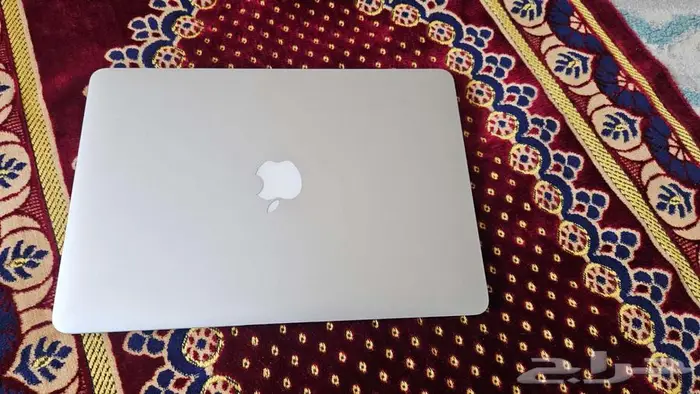ماك بوك نظيف جدا جدا 0