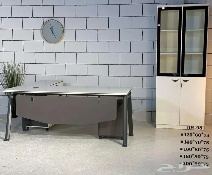 طاولة مكتب مودرن للبيع   خامة ممتازة وسعر تنافسي 1