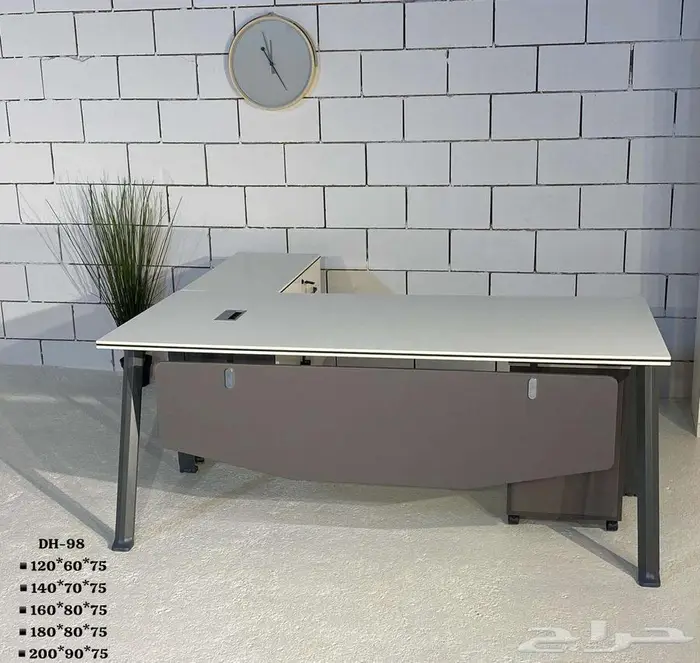 طاولة مكتب مودرن للبيع   خامة ممتازة وسعر تنافسي 2