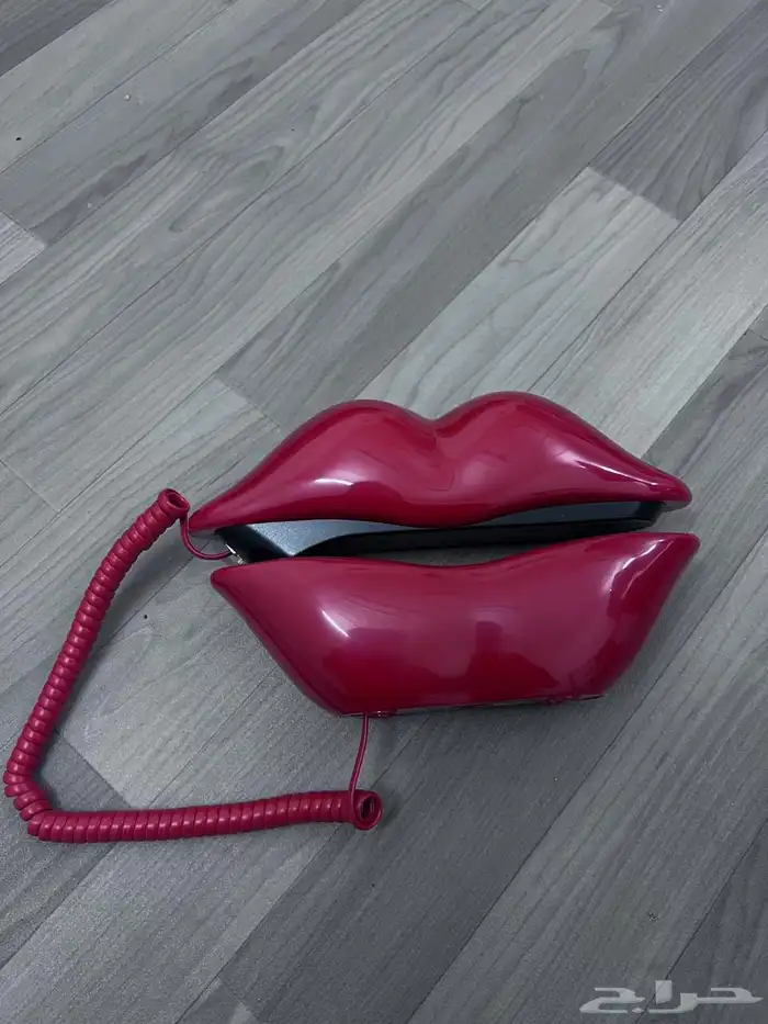 تلفون الشفايف احمر تراث 1