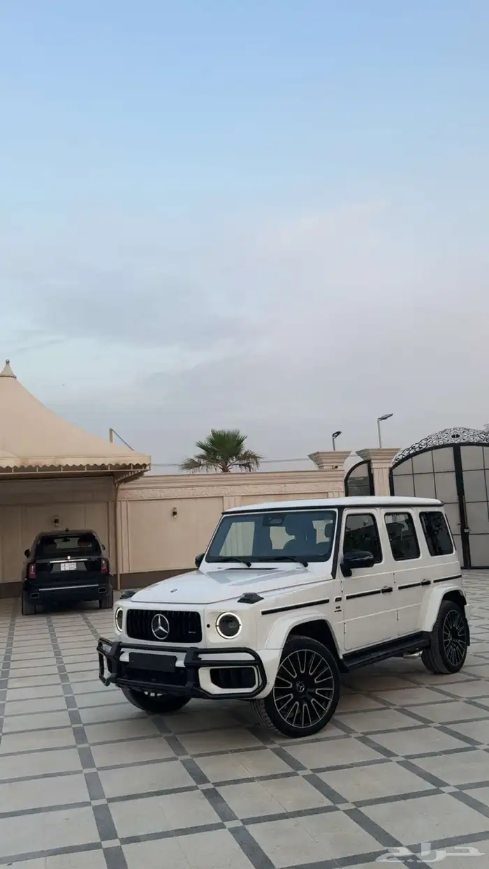 مكتب تاجير سيارات فخمه 1