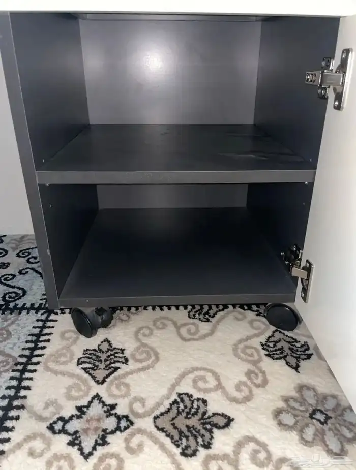 طاولة بعجلات 1