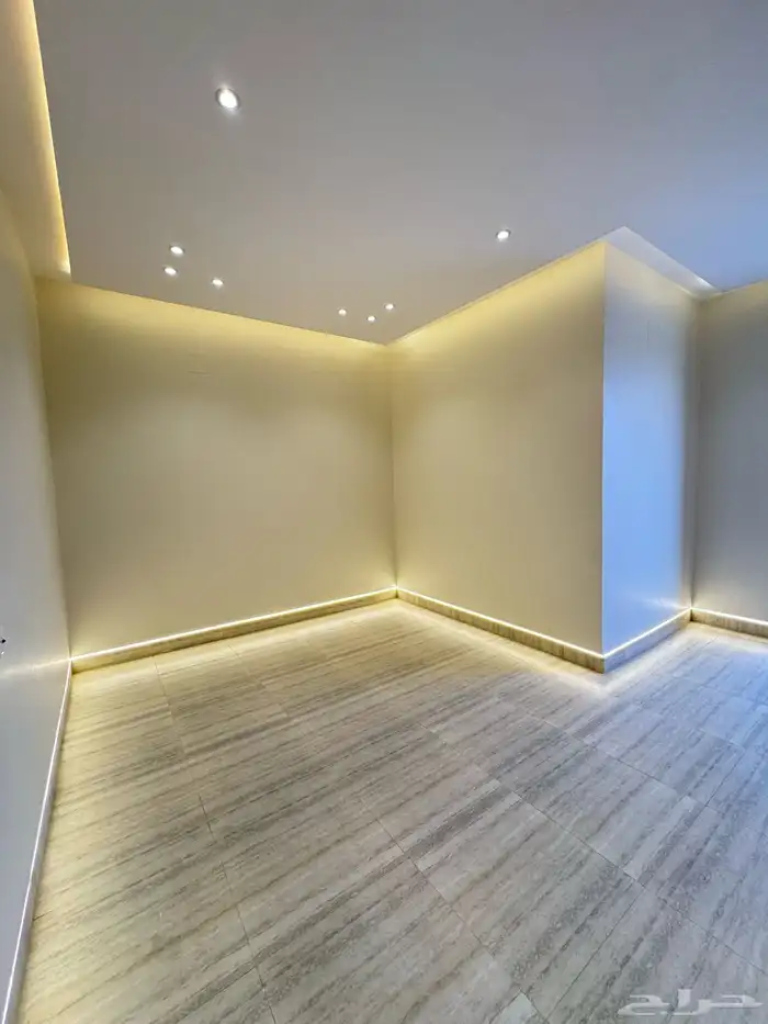 للبيع تاون هاوس موقع مميز تصميم كلاسكي 13