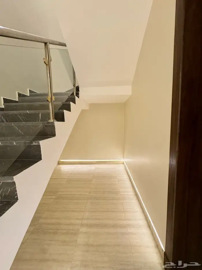 للبيع تاون هاوس موقع مميز تصميم كلاسكي 14
