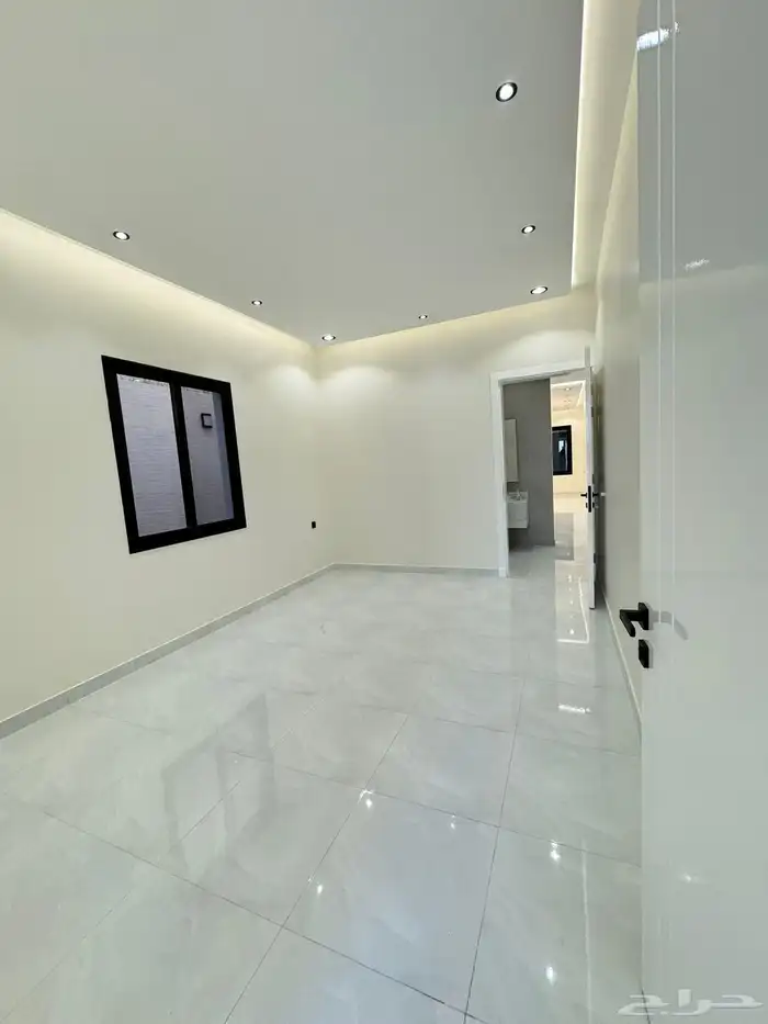 للبيع فلة مع مشب تصميم كلاسكي موقع مميز 10