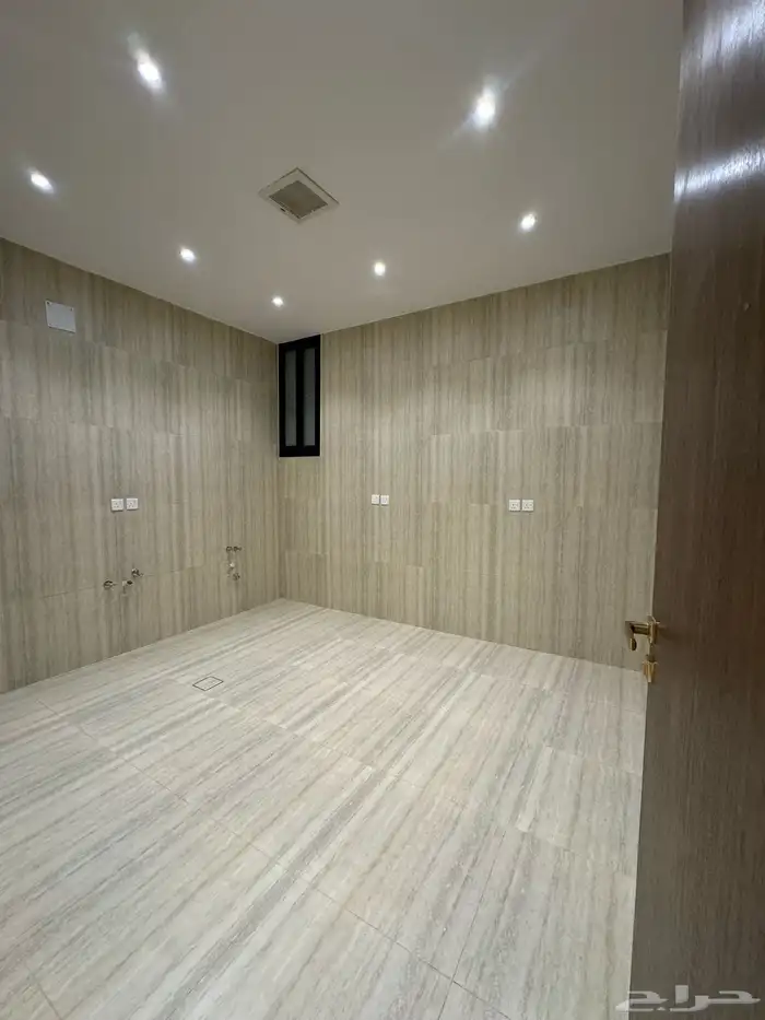 للبيع تاون هاوس موقع مميز تصميم كلاسكي 6