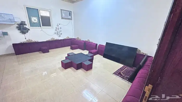 مجلس ارضي مع طاولات 1