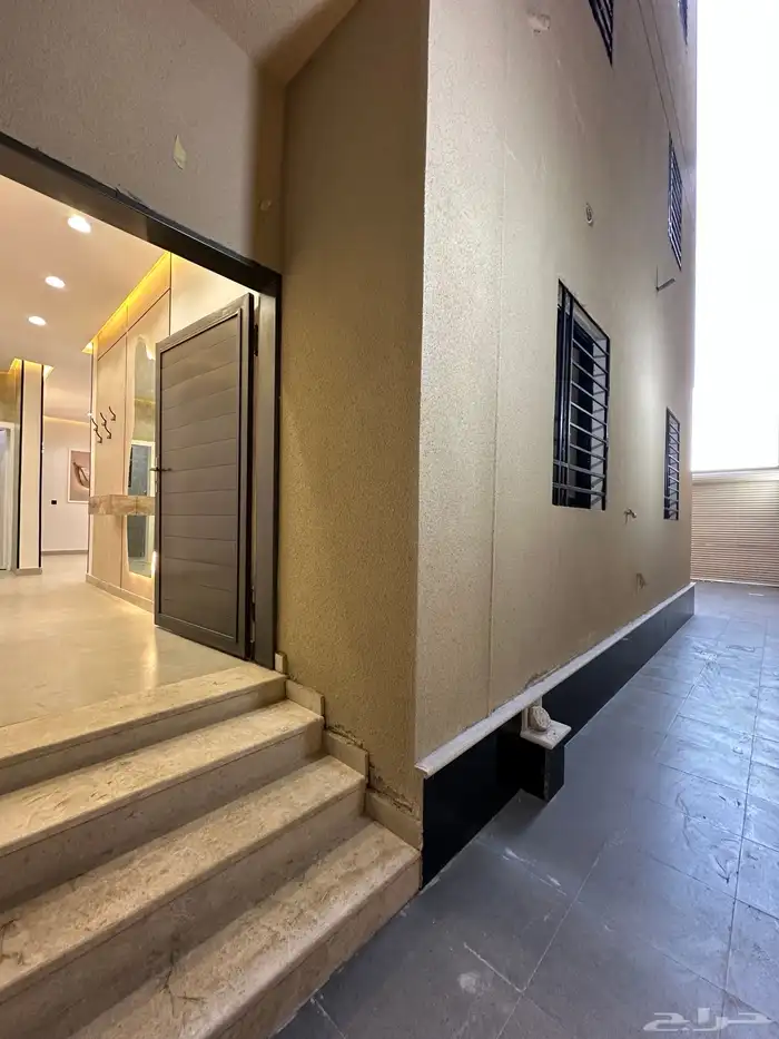 للبيع دور ارضي مع بايكه سياره تشطيب VIP موقع متميز بالمحاله 4