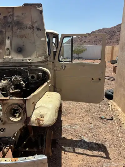 للبيع قطع غيار جيب شاص وربع 80 إلى 84 شرط بذن الله 3