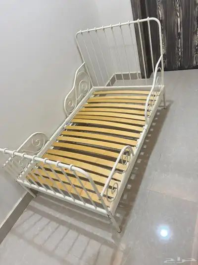 سرير اطفال من ايكيا قابل لتمدد 1