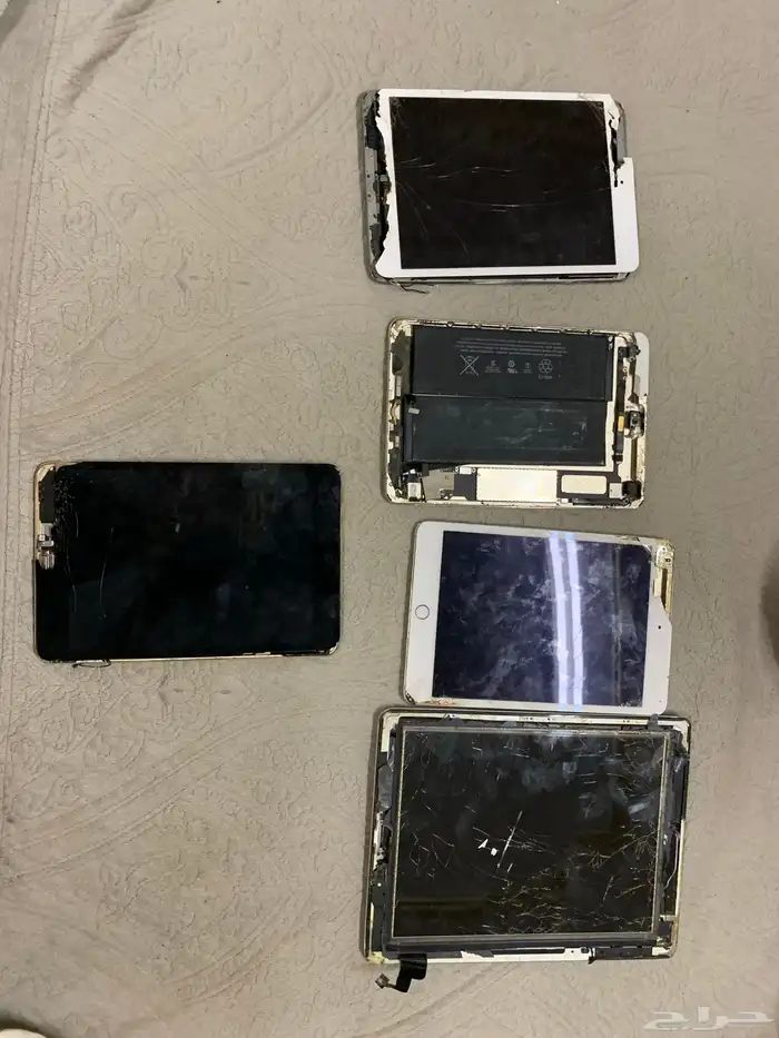 آيبادات للبيع قطع غيار او كامل آيباد ميني 3 و 4 وايباد 3 1
