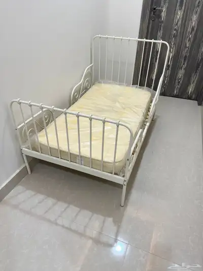 سرير اطفال من ايكيا قابل لتمدد 2
