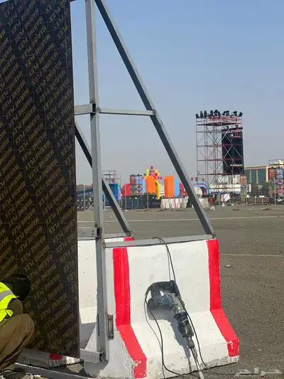 تسوير وتنفيذ جميع اعمال التسوير والبنرات الإعلانيه 2