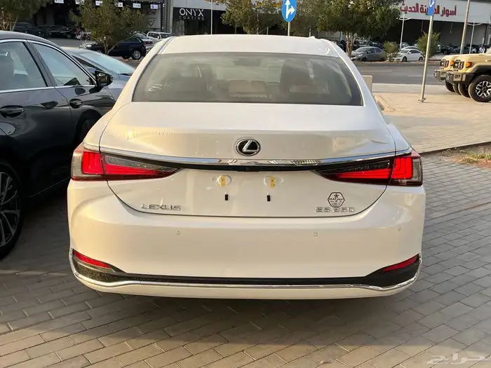 لكزس ES250 بنزين 2025 سعودى متاح اقساط وكاش 4
