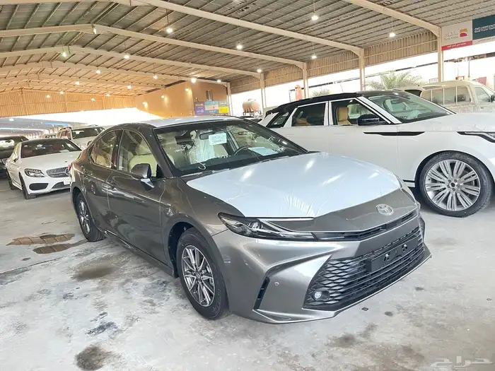 تويوتا كامري بنزين لوان تيتانيوم موديل 2025 سعودي 3