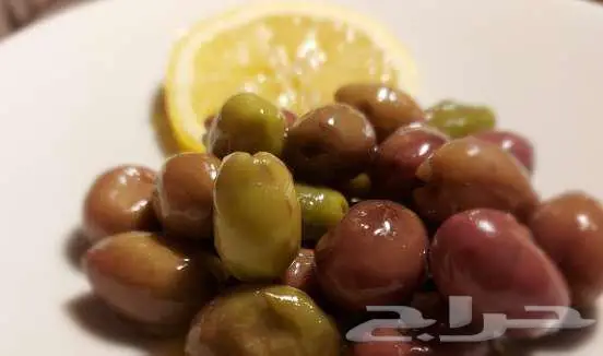 بيع زيت وزيتون سوري في مدينه الدمام حي غرناطه 1