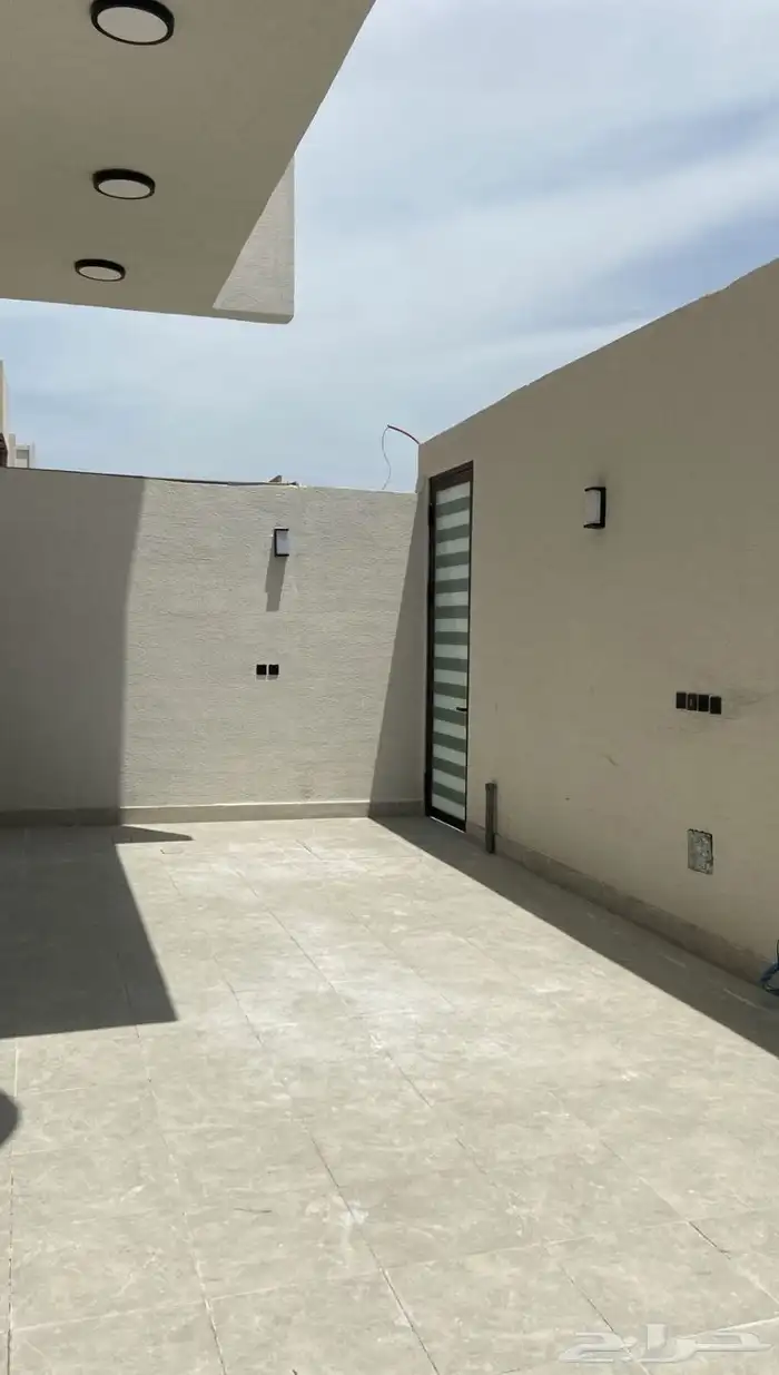 للبيع فلتين منفصل في الصاحيه الحي التاسع 1